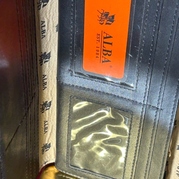 Alba Quilted Trifold Wallet 8” x 5” NWOT (Never used) - Picture 11 of 14